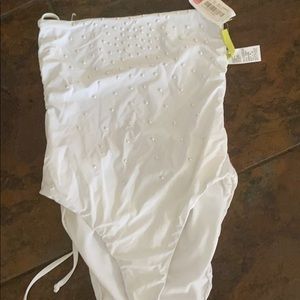 Beautiful white Gianni Bini bathing suit